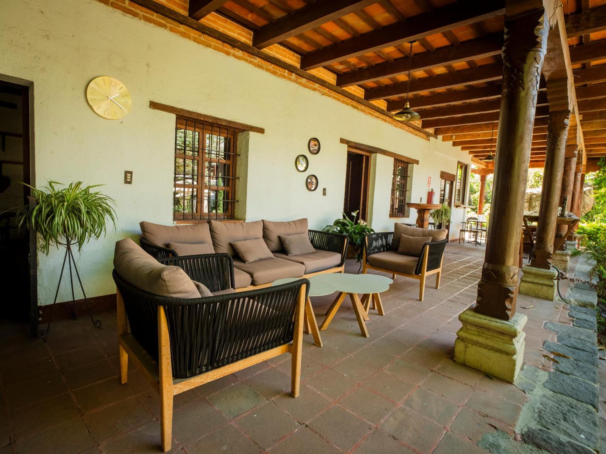 Hotel Cacique Real Antigua Exterior photo